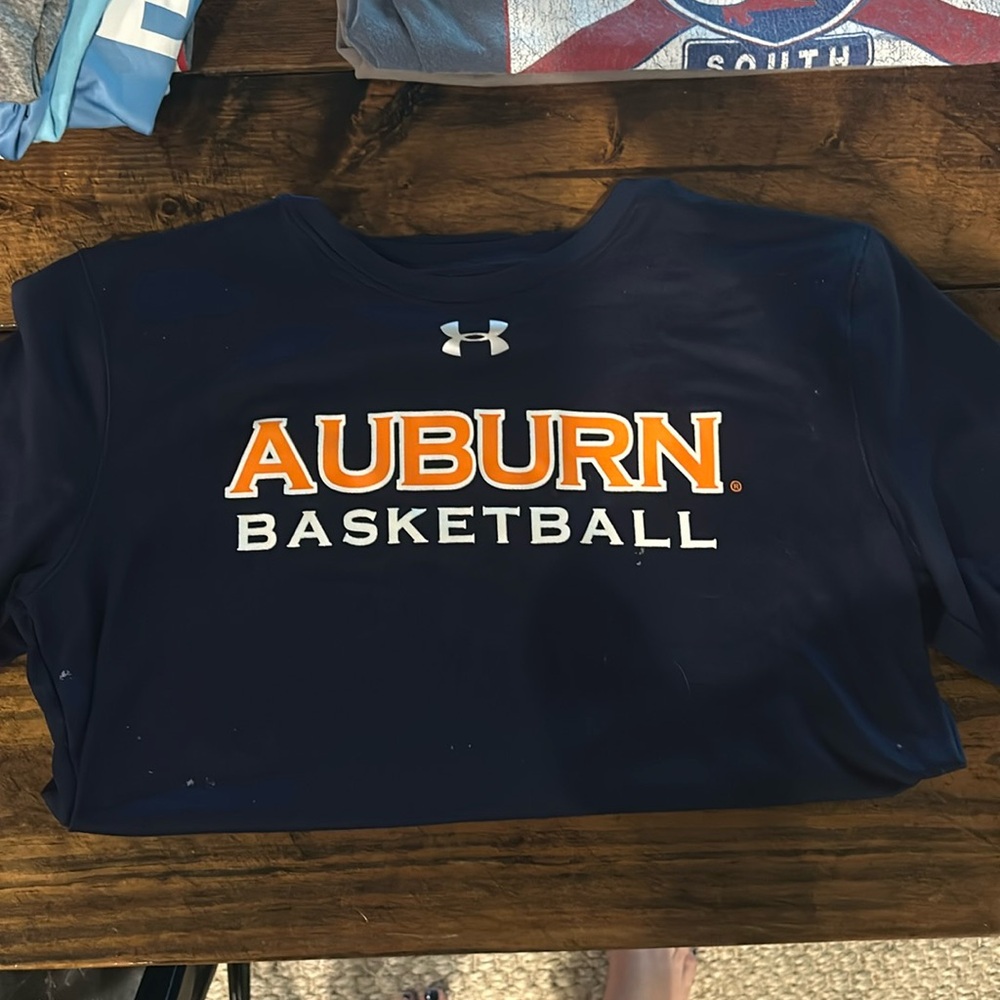 UNDER armour AUBURN basketball. Navy. Short sleeve. YXL